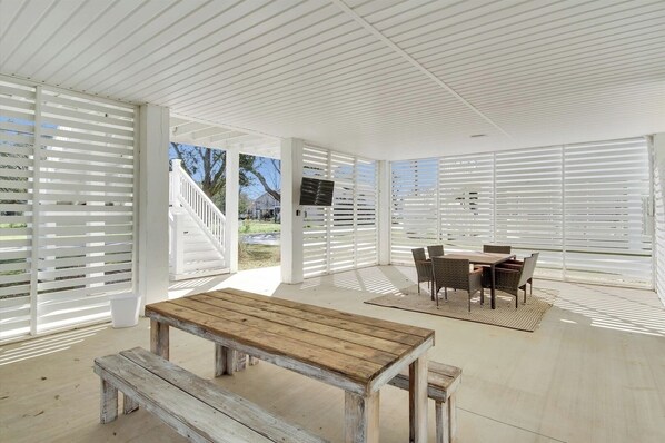 Outdoor dining