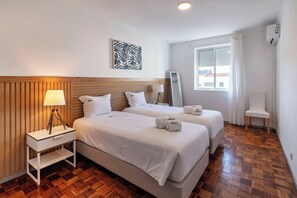 2 عدّة غرف نوم ومكواة/لوح كي وواي فاي وملاءات أسرّة