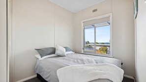 4 bedrooms, iron/ironing board, free WiFi, bed sheets - 44 Neighbour Ave, Goolwa Beach (Goolwa Beach)