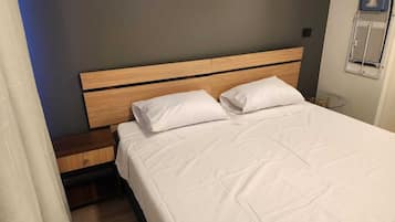 1 habitación, tabla de planchar con plancha, wifi y ropa de cama