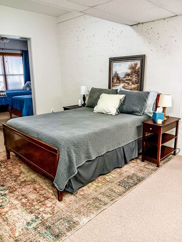 3 bedrooms, iron/ironing board, WiFi, bed sheets