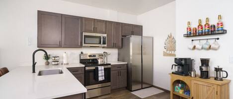 Fridge, microwave, oven, stovetop