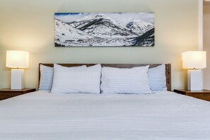 4 bedrooms, iron/ironing board, WiFi, bed sheets