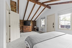 5 bedrooms, WiFi, bed sheets