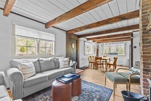 TV connectée, cheminée, baby-foot