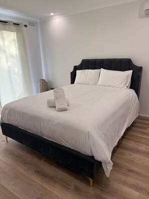 3 chambres, fer et planche à repasser, accès au Wi-Fi (inclus)