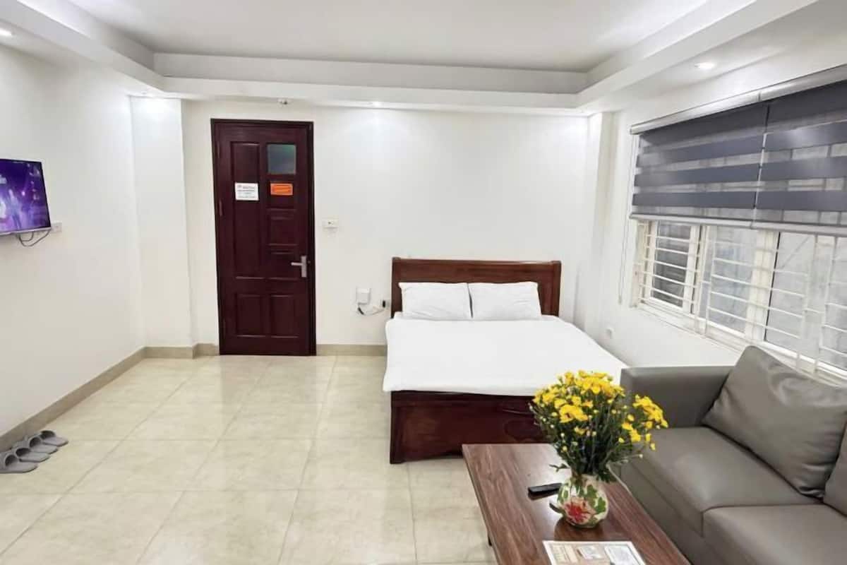 Minibar, desk, laptop workspace, WiFi (free)