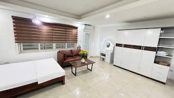 Studio Deluxe, balcon | Minibar, bureau, espace de travail pour ordinateur portable