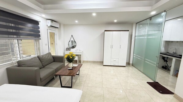 Basic Studio, Balcony | Minibar, desk, laptop workspace, free WiFi