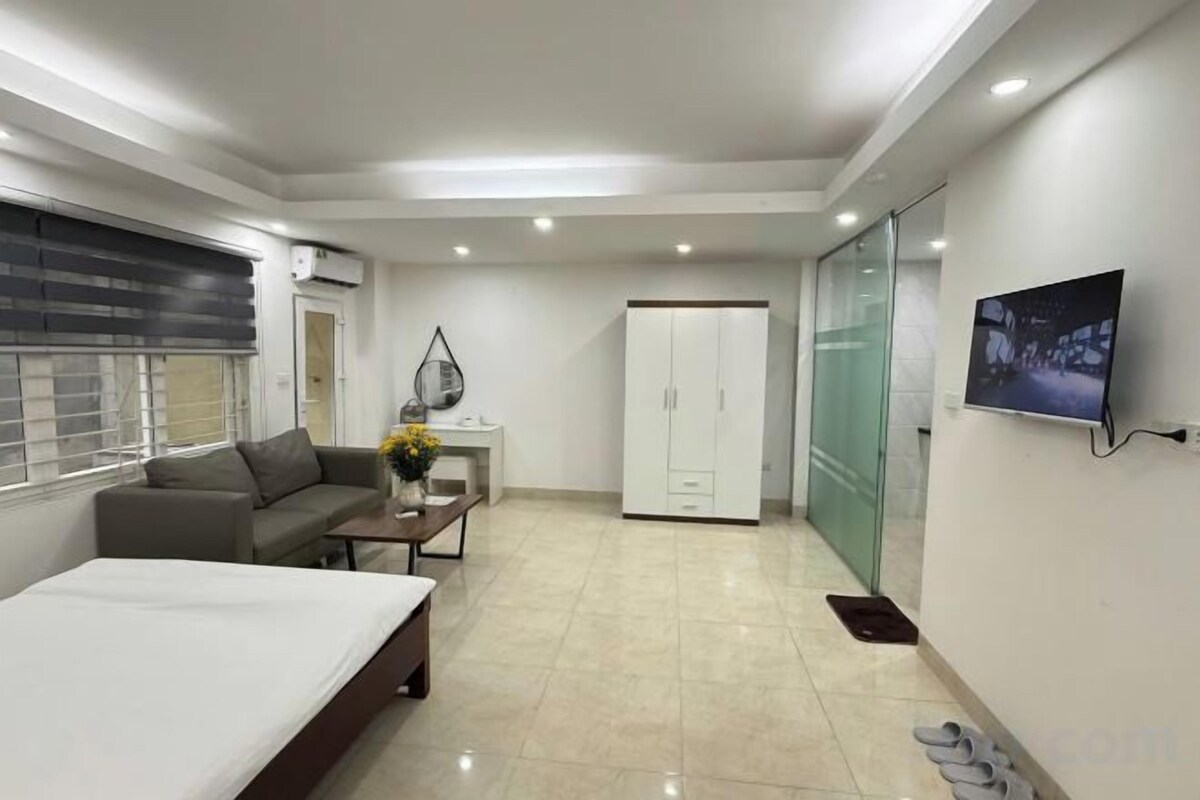 Minibar, desk, laptop workspace, WiFi (free)