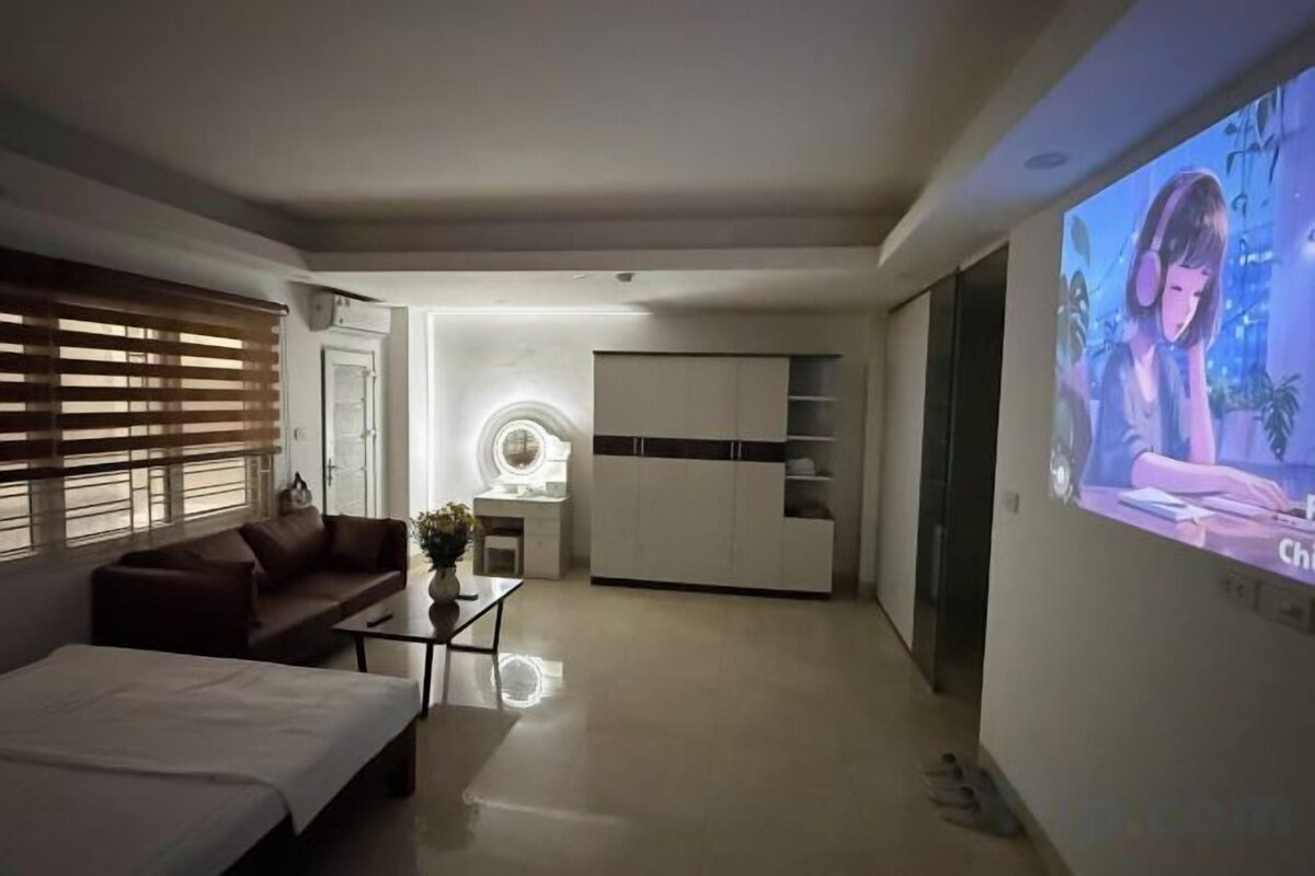Minibar, desk, laptop workspace, free WiFi