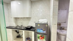 Basic Studio, Balcony | Minibar, desk, laptop workspace, free WiFi