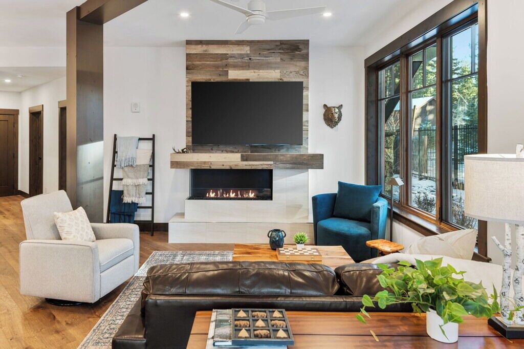 Luxury Condo, Kitchen, Partial Lake View | Living area