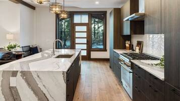 Luxury Condo, Kitchen, Partial Lake View | Private kitchen