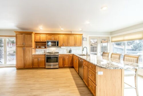 3-bedroom house w/Views, Pool & Hot-tub