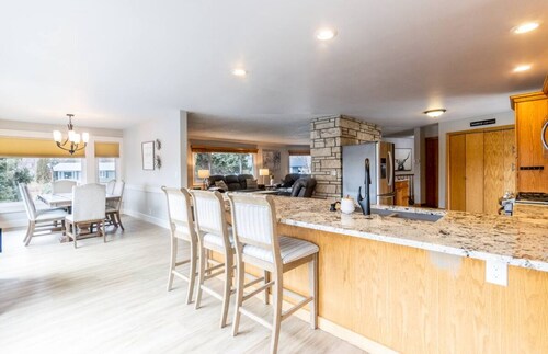 3-bedroom house w/Views, Pool & Hot-tub