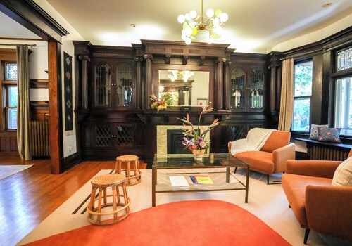 Spacious 5-bedroom Historic House in Saint Paul