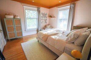 5 habitaciones, tabla de planchar con plancha, wifi y ropa de cama