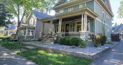Spacious 5-bedroom Historic Townhome in Saint Paul