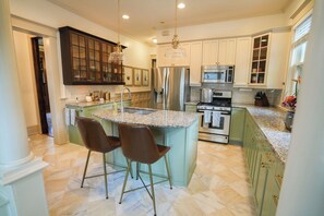 Micro-ondes, four, plaque de cuisson, lave-vaisselle