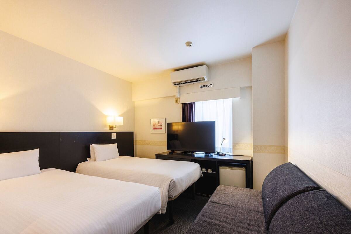Free WiFi, bed sheets