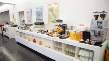 朝食 (ビュッフェ)、毎日提供 (1 名様 1320 JPY)