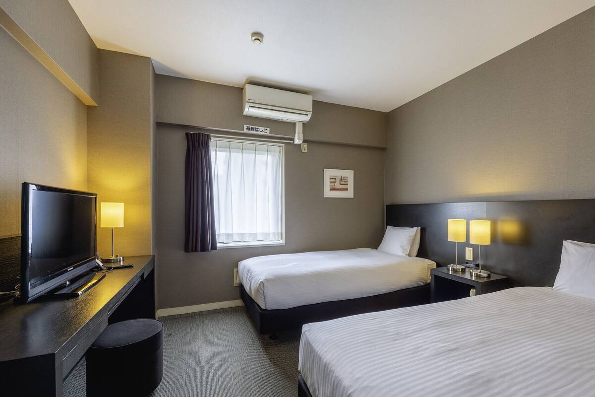 Kamar Twin Ekonomi, Boleh Merokok | Wi-Fi gratis dan seprai linen