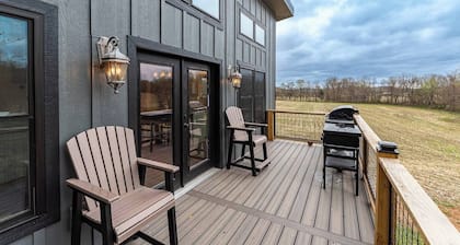 Quiet Country Oasis with Hot Tub