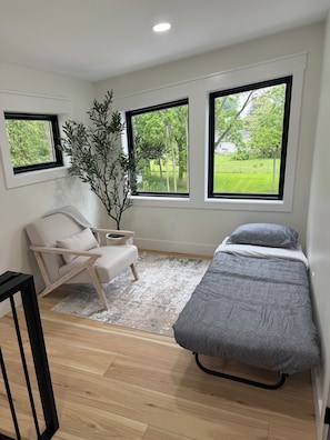 4 bedrooms, desk, iron/ironing board, free WiFi