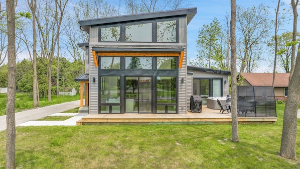 Terrace/patio - The Modern Glass Haus - Main St - DT Port Sanilac, walkable, hot tub open! (Port Sanilac)