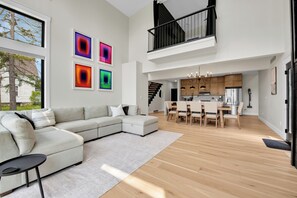 Smart TV, fireplace, stereo