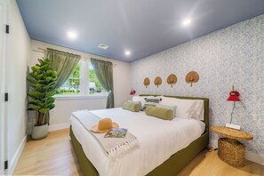 4 bedrooms, iron/ironing board, travel cot, free WiFi