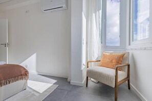 1 bedroom, iron/ironing board, internet, bed sheets