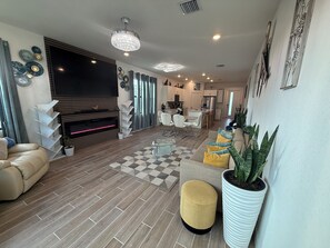 Télévision, cheminée