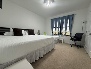 4 chambres, fer et planche à repasser, Wi-Fi, draps fournis