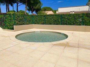 Outdoor spa tub - Semi-detached villa T3 with pool and air conditioning for 6 (Cap d'Agde)