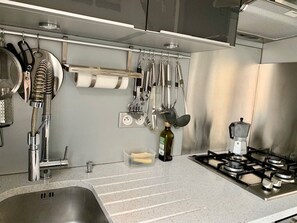 Fridge, microwave, oven, stovetop - Semi-detached villa T3 with pool and air conditioning for 6 (Cap d'Agde)