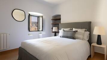 6 slaapkamers, een strijkplank/strijkijzer, internet, beddengoed