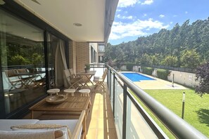 Outdoor dining - APARTMENT with POOL in QUIET AREA (Tossa de Mar)