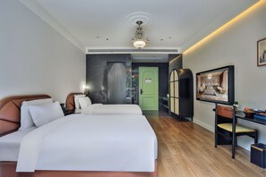 Design Twin Room | Desk, laptop workspace, free WiFi - Meet the designer hotel (Hangzhou)