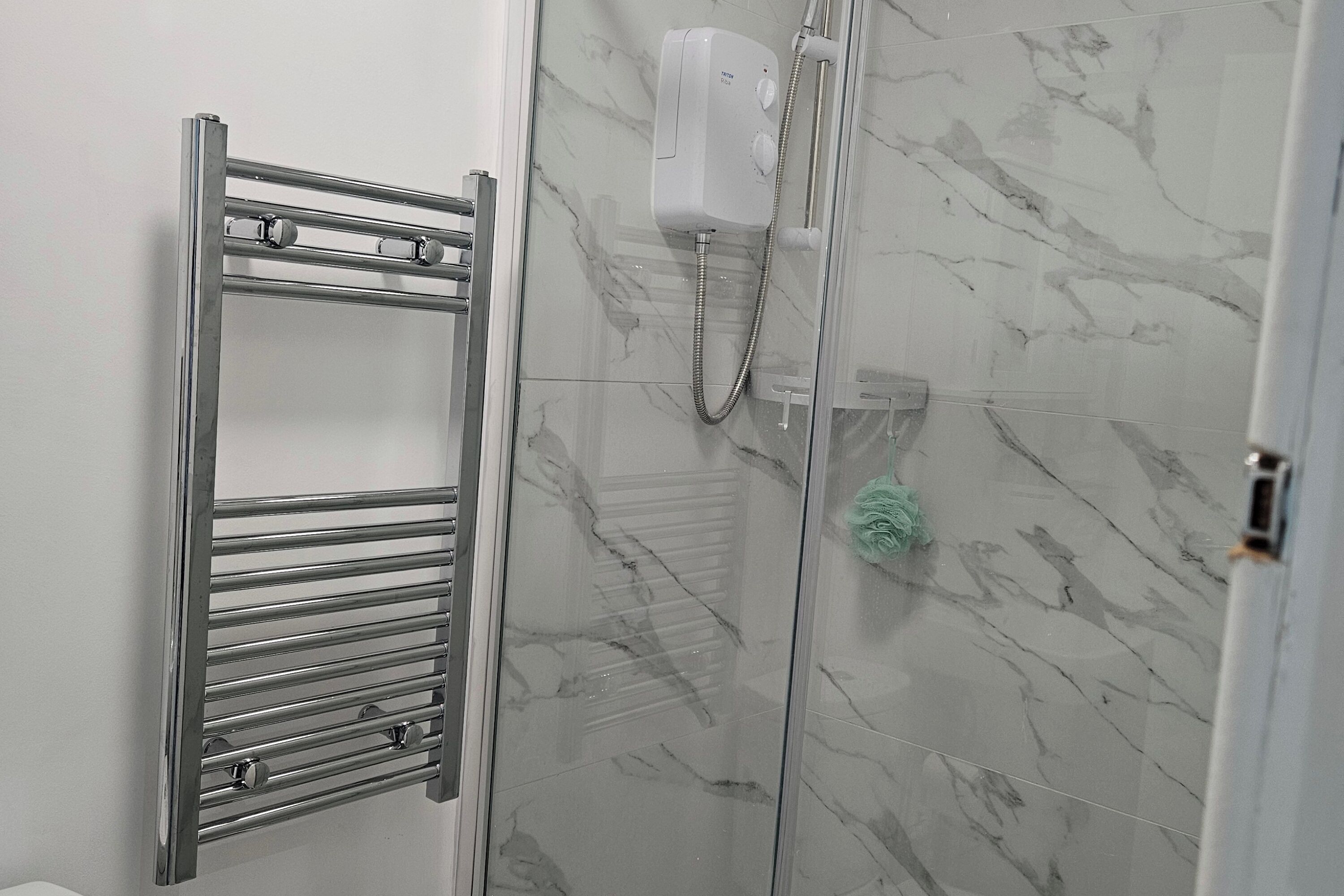 Shower, hair dryer, towels