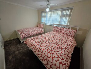 4 bedrooms, WiFi, bed sheets