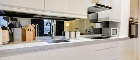 Fridge, microwave, oven, stovetop