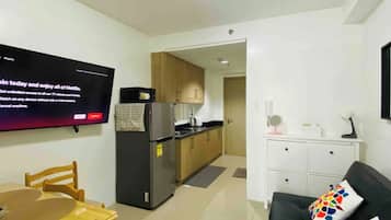 Standard Room, 1 Bedroom | Living area