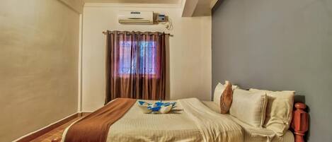 Blendingsgardiner, lydisolert, strykejern/-brett og wi-fi (inkludert)