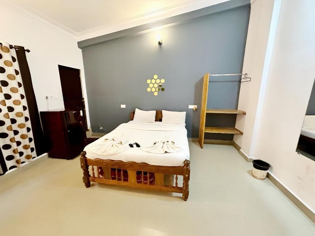 Blackout curtains, soundproofing, iron/ironing board, free WiFi