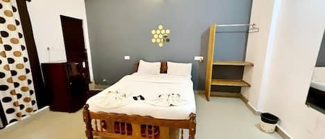 Cortinas blackout, insonorización y tabla de planchar con plancha