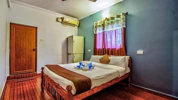 Blackout curtains, soundproofing, iron/ironing board, free WiFi
