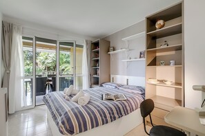 1 bedroom, desk, free WiFi, bed sheets