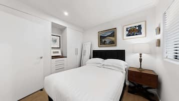 2 bedrooms, desk, iron/ironing board, WiFi